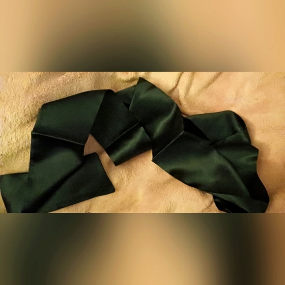 Set of black and red satin blindfolds - Picture 2 of 2